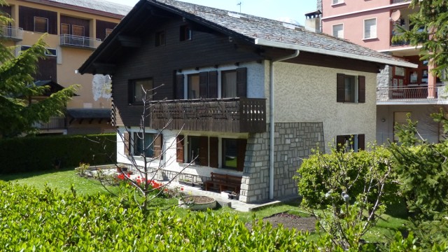 APPARTAMENTO A BORMIO IN AFFITTO CON 3 CAMERE, CENTRO BORMIO, GIARDINO, PRIVATI AFFITTI BORMIO, CASE BORMIO, APPARTAMENTI A BORMIO, AFFITTI BORMIO,BORMIO AFFITTI,BORMIO VENDITE,VENDITE BORMIO,CASE IN AFFITTO A BORMIO,CASE IN VENDITA A BORMIO,TERME DI BORMIO,VACANZE BORMIO OFFERTE,VACANZE A BORMIO TERME,BORMIO APPARTAMENTI VACANZE, BORMIO APPARTAMENTI IN AFFITTO,BORMIO APPARTAMENTI IN VENDITA,ISOLACCIA,LIVIGNO,CAPODANNO AFFITTI BORMIO, CASE VACANZA, AFFITTASI APPARTAMENTI, APPARTAMENTO AD OGA, SAN NICOLO VALFURVA, NATALE, CAPODANNO, VALDIDENTRO