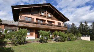 Appartamento in affitto ad Oga, immerso nel verde