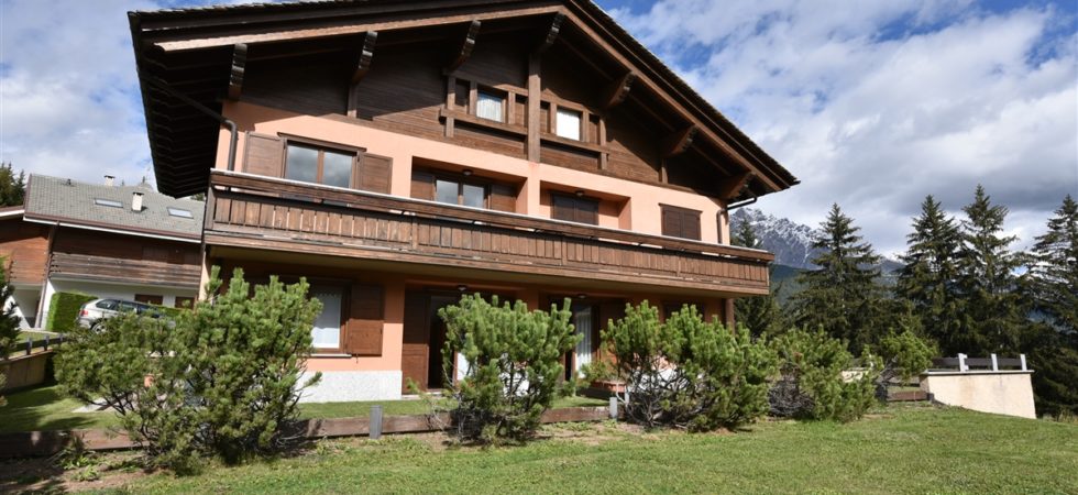 Appartamento in affitto ad Oga, immerso nel verde