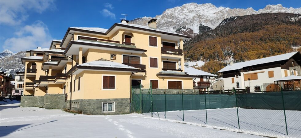 Bormio, trilocale panoramico e luminoso con giardino e box